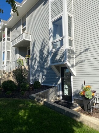 Hinsdale, IL Office - 111 W Chicago Ave Hinsdale, IL Office - 111 W Chicago Ave