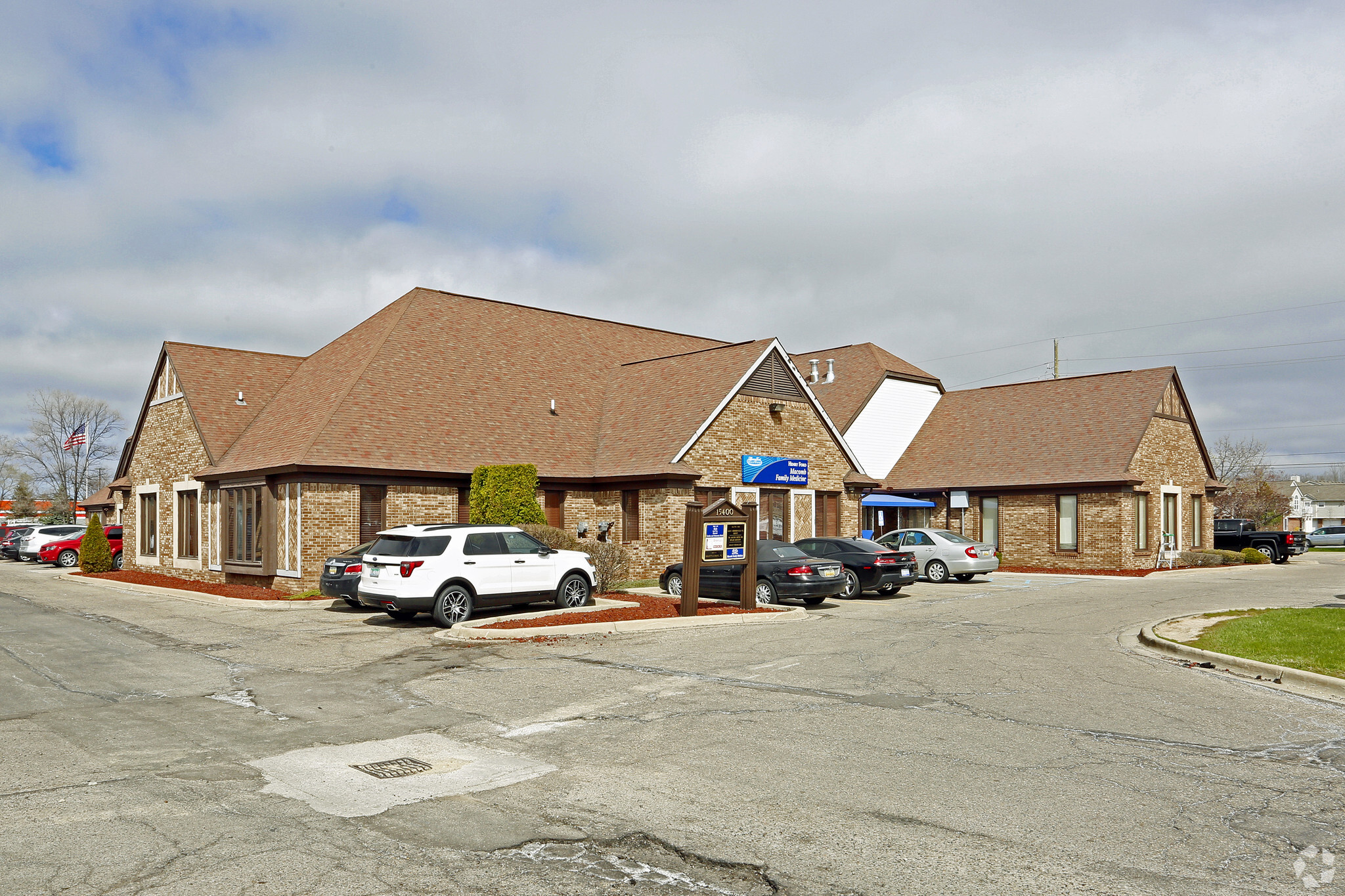 15400 19 Mile Rd, Clinton Township, MI for Rent