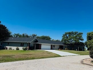 McCook, NE Apartments - 1522-1624 Centennial Dr