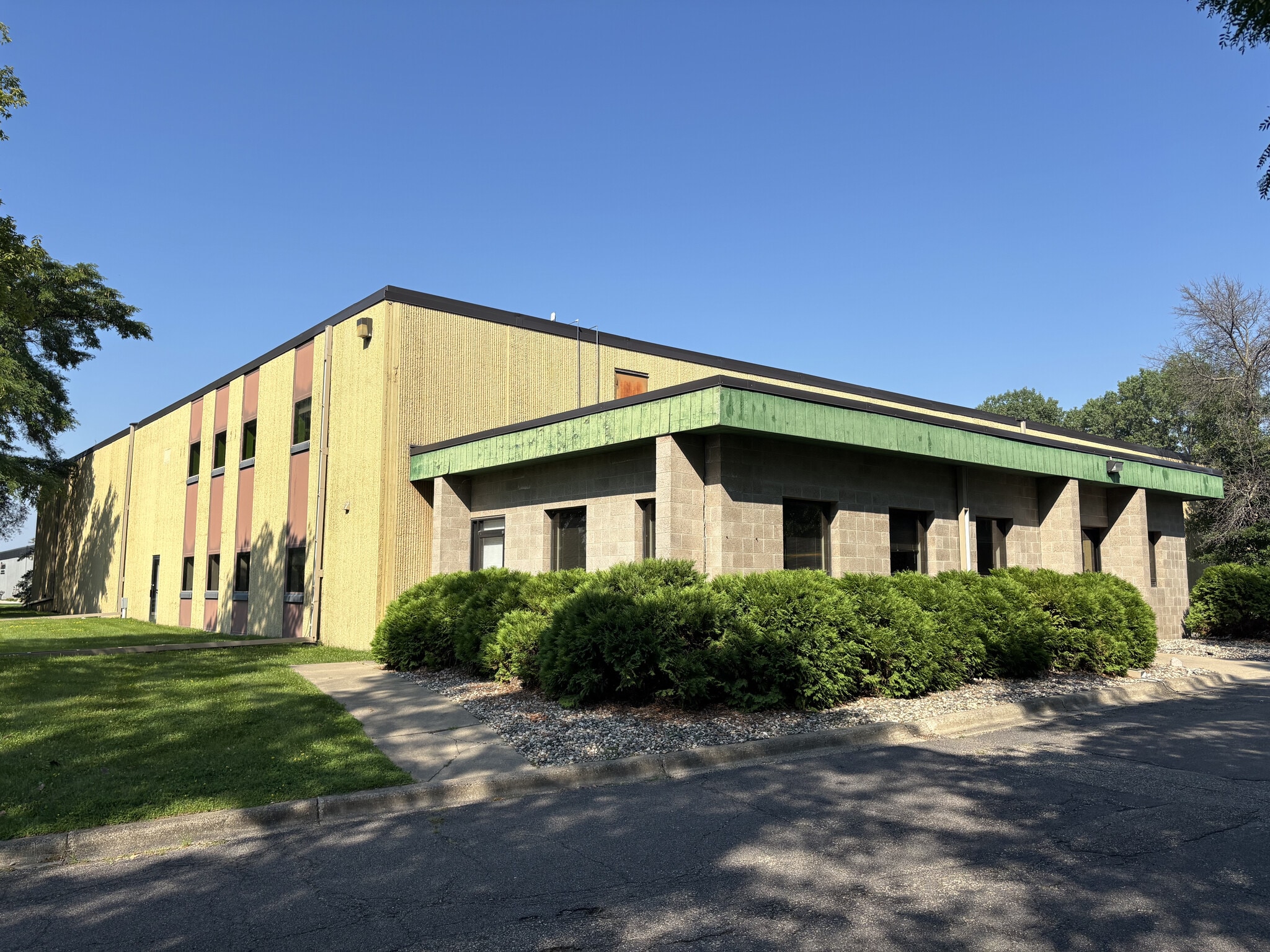 10100 Crosstown Cir, Eden Prairie, MN for Sale