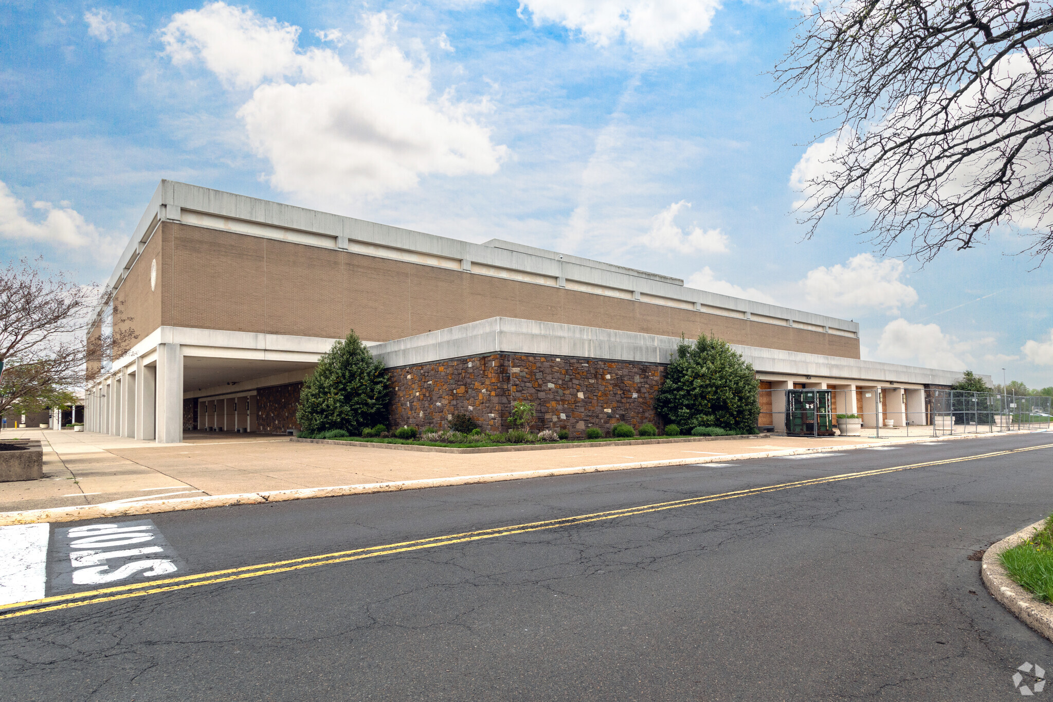 100 Neshaminy Mall, Bensalem, PA for Rent