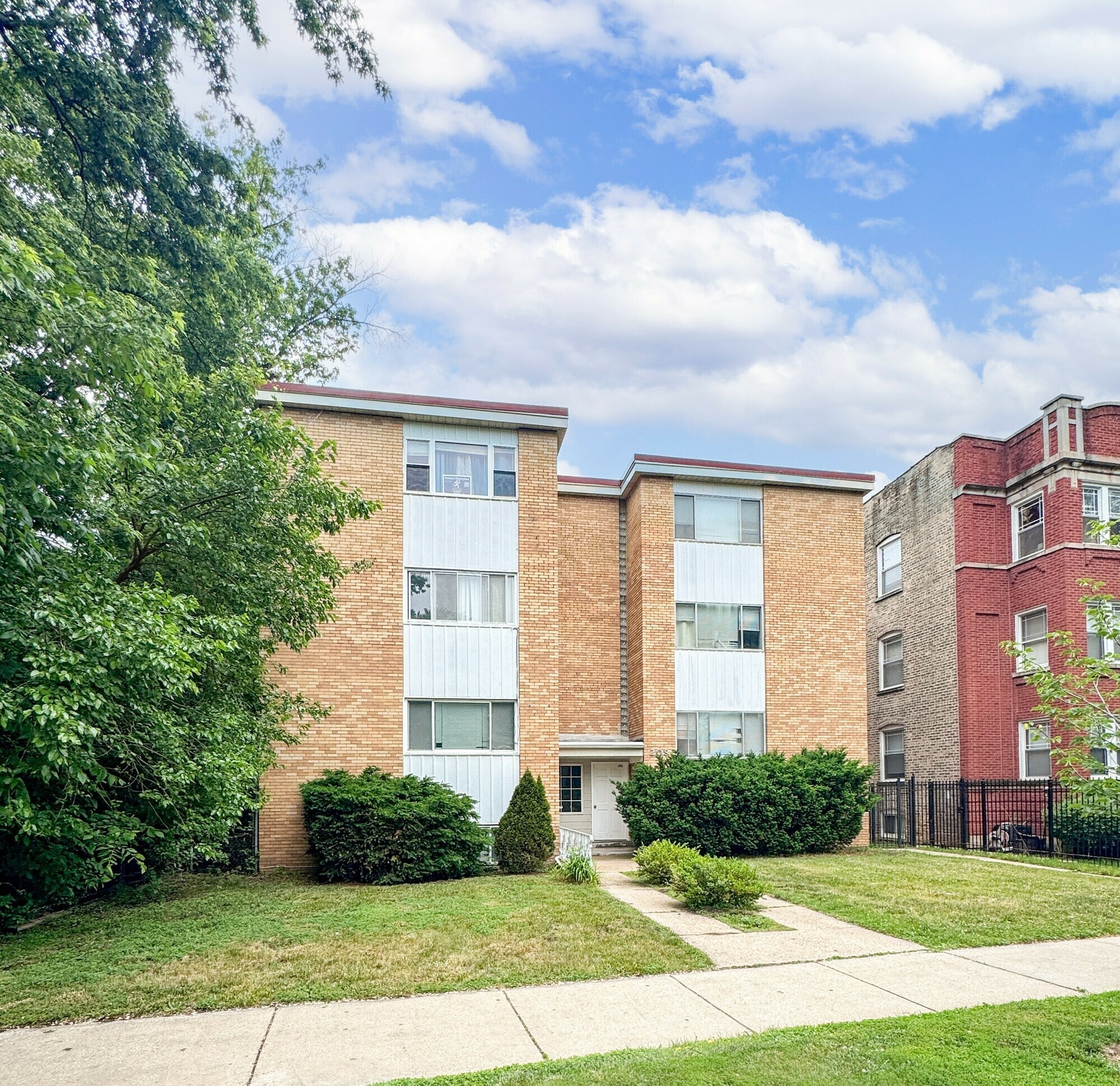 209 Ridge Ave, Evanston, IL for Sale