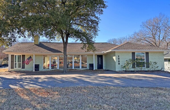 1209 N Goliad St, Rockwall, TX for Rent