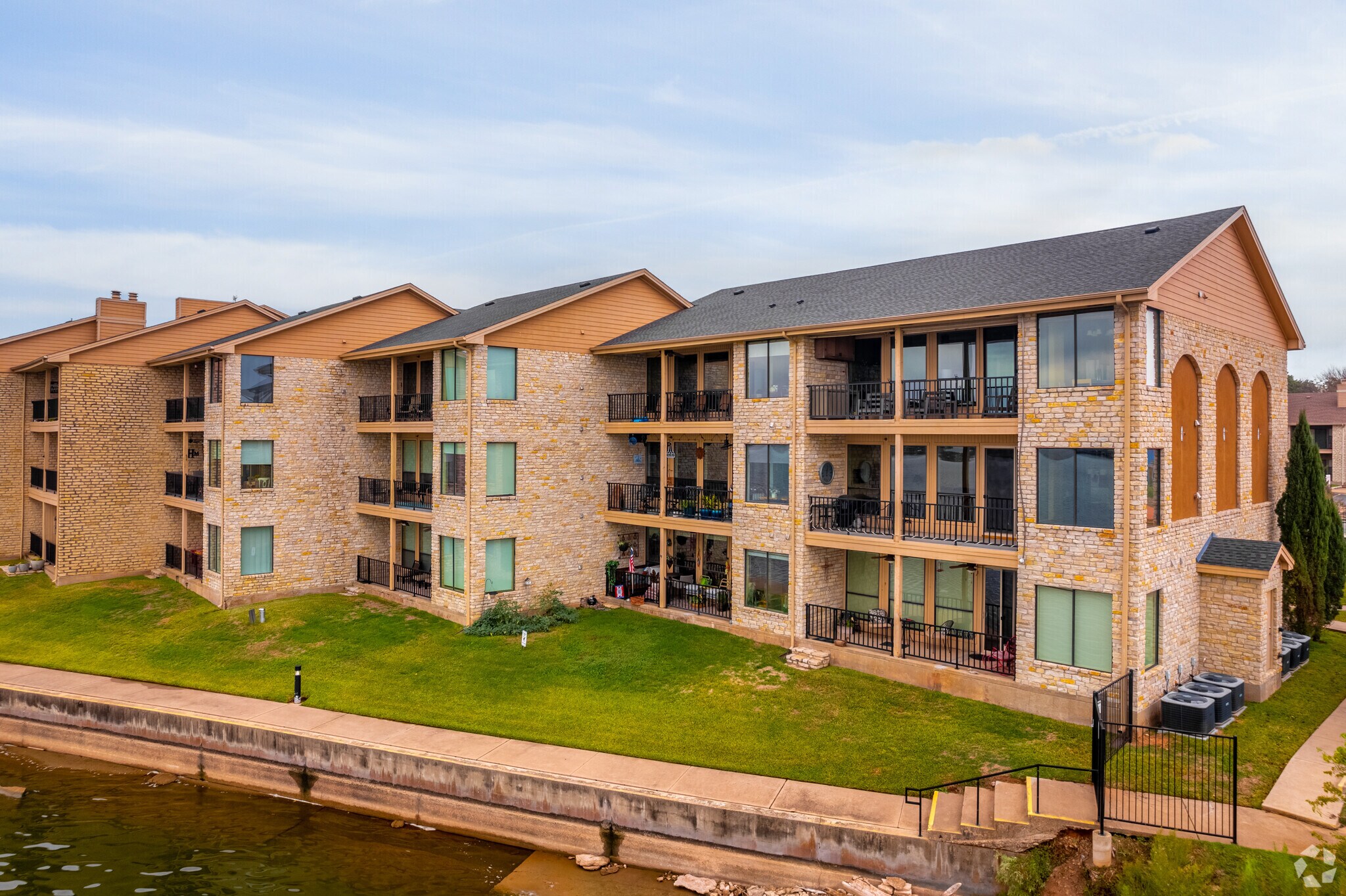 401 E Pearl St, Granbury, TX for Sale