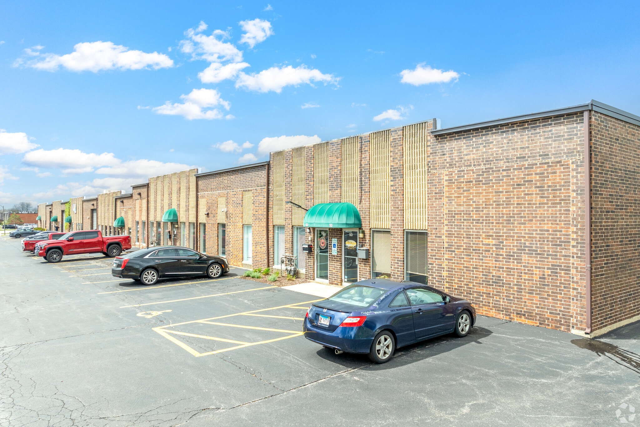 50-88 Eisenhower Ln N, Lombard, IL for Rent