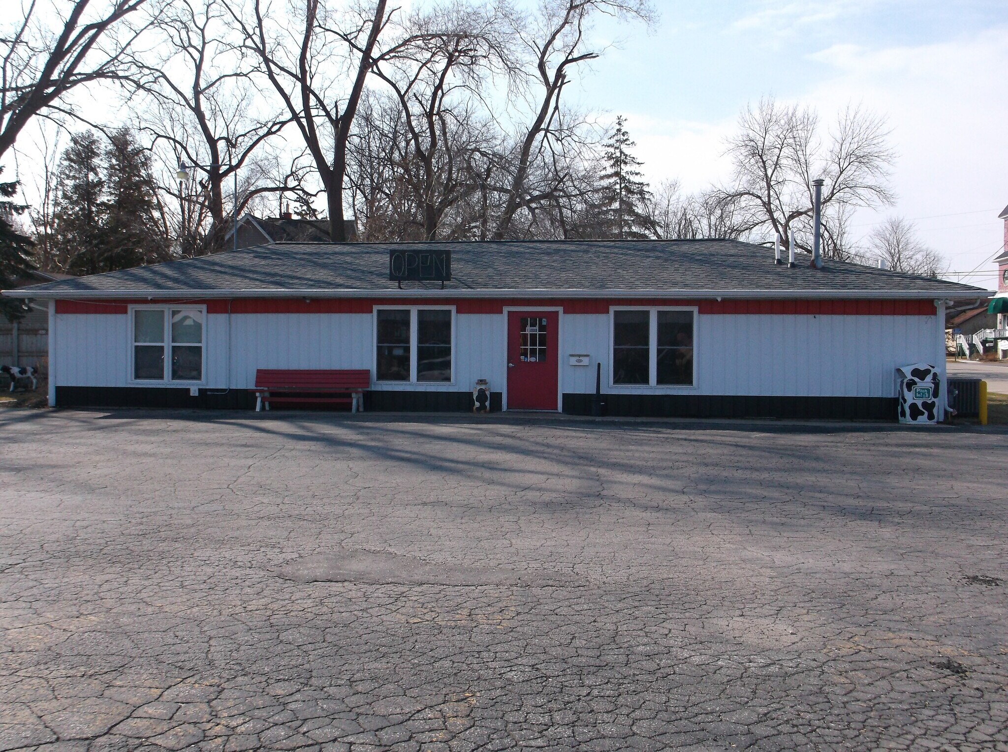 230 W Main St Omro, WI 54963 Retail Property for Sale on