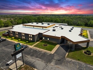 Arkansas City, KS Hospitality - 3232 N Summit St