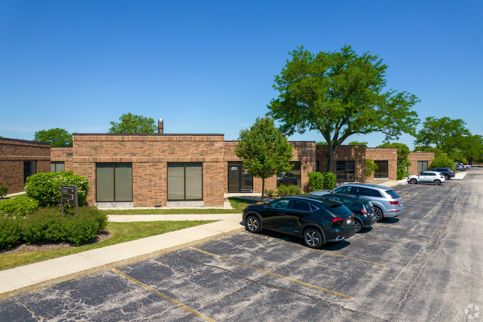 600-650 Academy Dr, Northbrook, IL for Rent