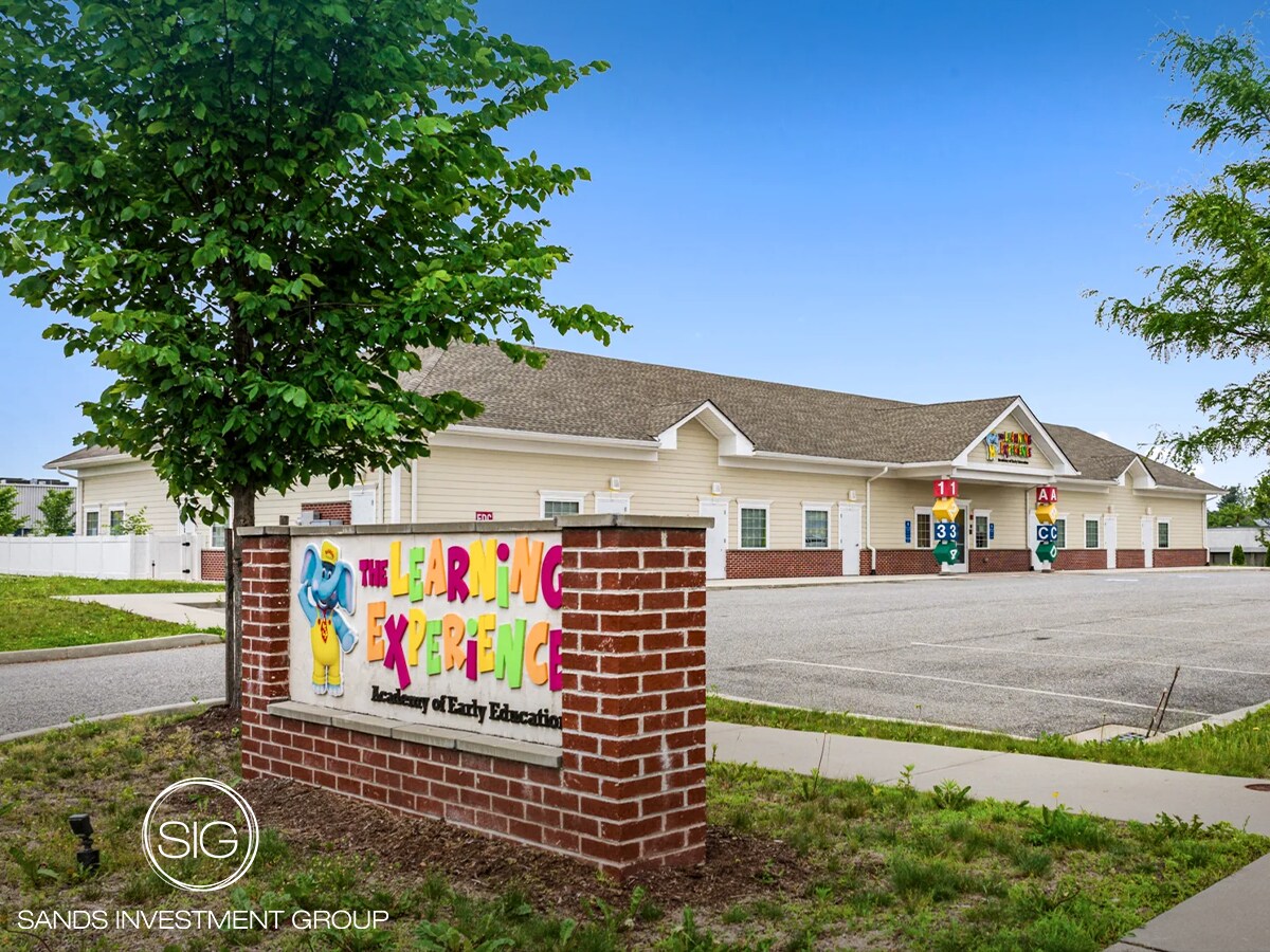 395 Willard Ave, Newington, CT for Sale