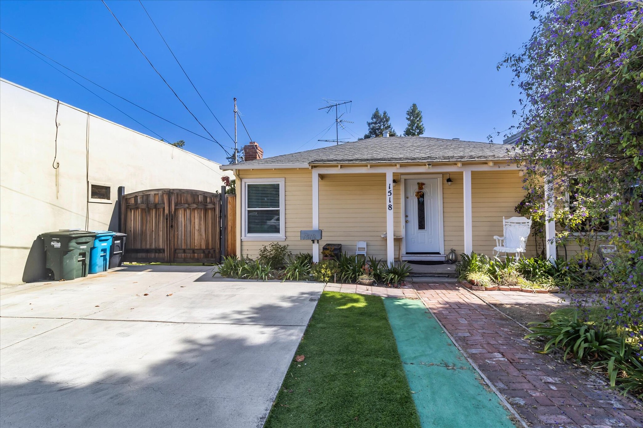 1518 Stafford St, Redwood City, CA for Sale