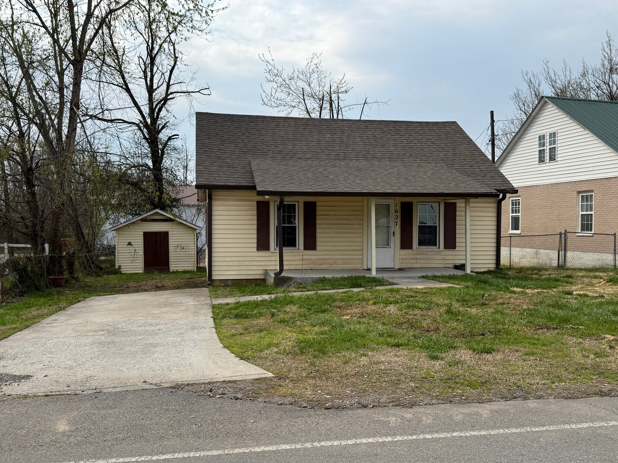 1627 Old Highway 31 E, Westmoreland, TN for Sale