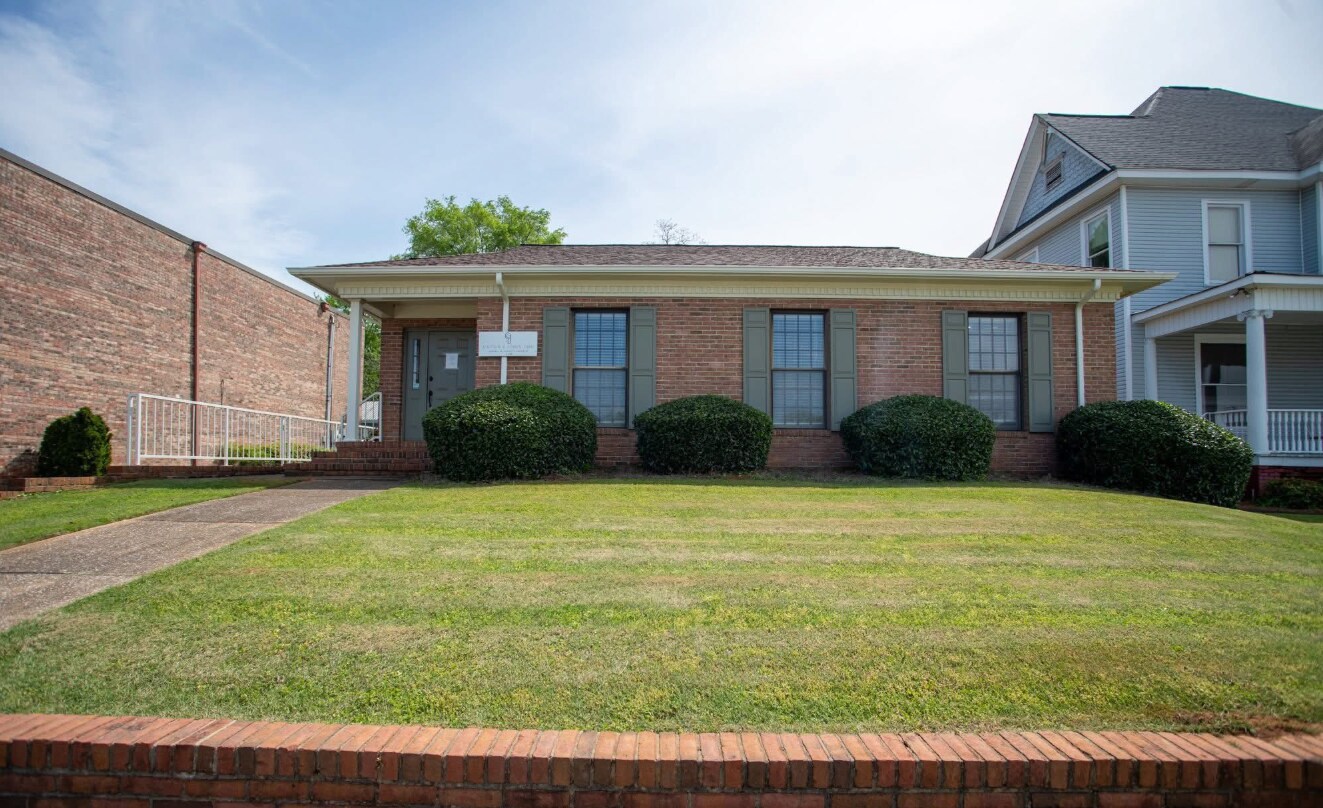 1127 Leighton Ave, Anniston, AL for Sale