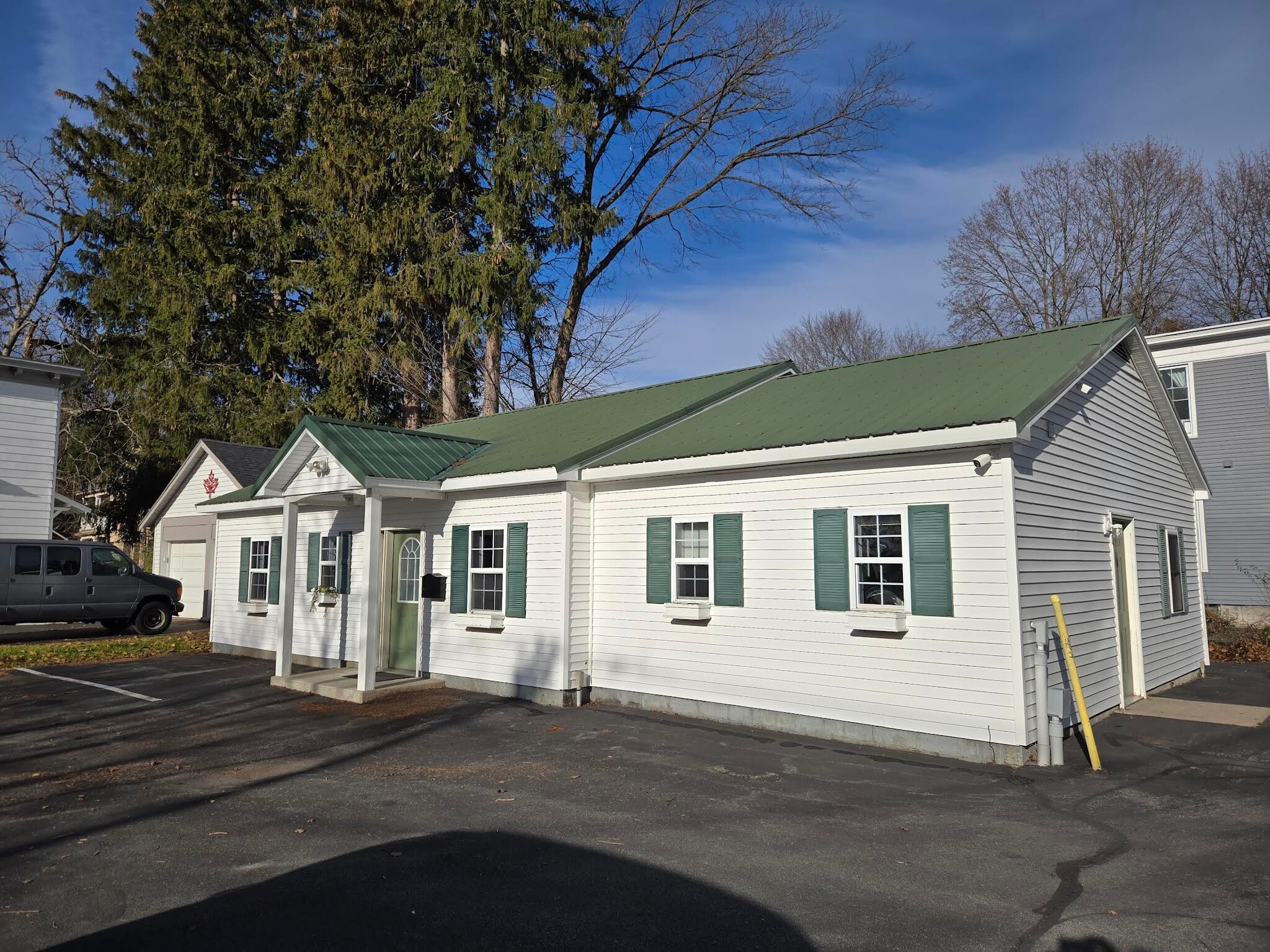 44 Oxford Rd, New Hartford, NY for Rent