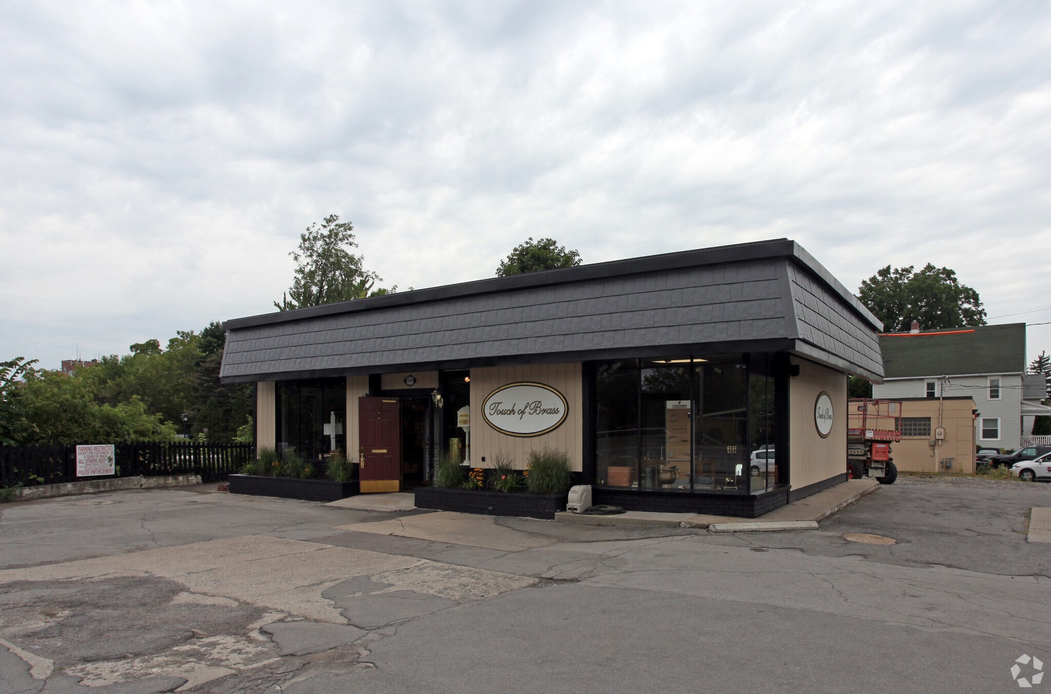 5630 Main St, Buffalo, NY for Rent