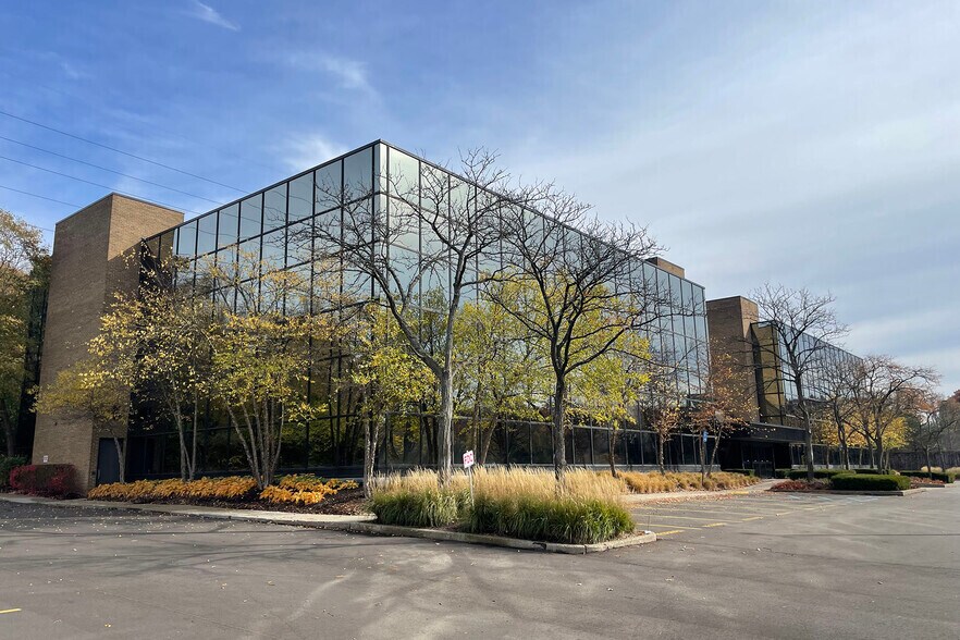 300 E Long Lake Rd, Bloomfield Hills, MI for Rent