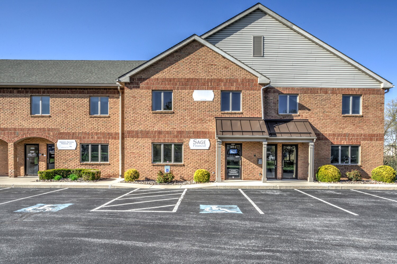 2137 Embassy Dr, Lancaster, PA for Sale