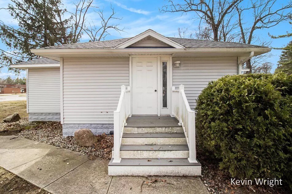 5948 Holton Rd, Twin Lake, MI for Sale