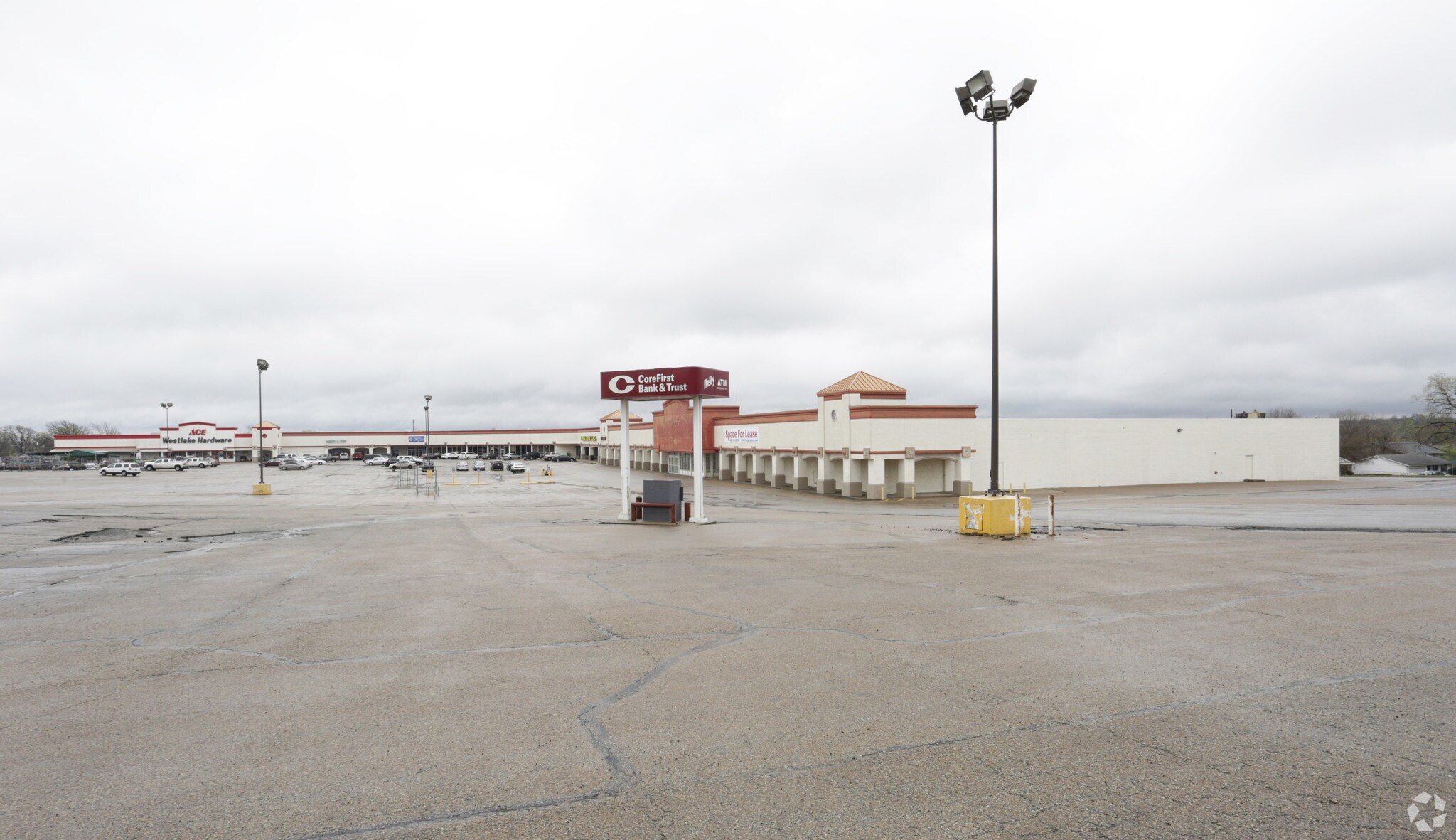 2021-2075 SE 30th St, Topeka, KS for Rent