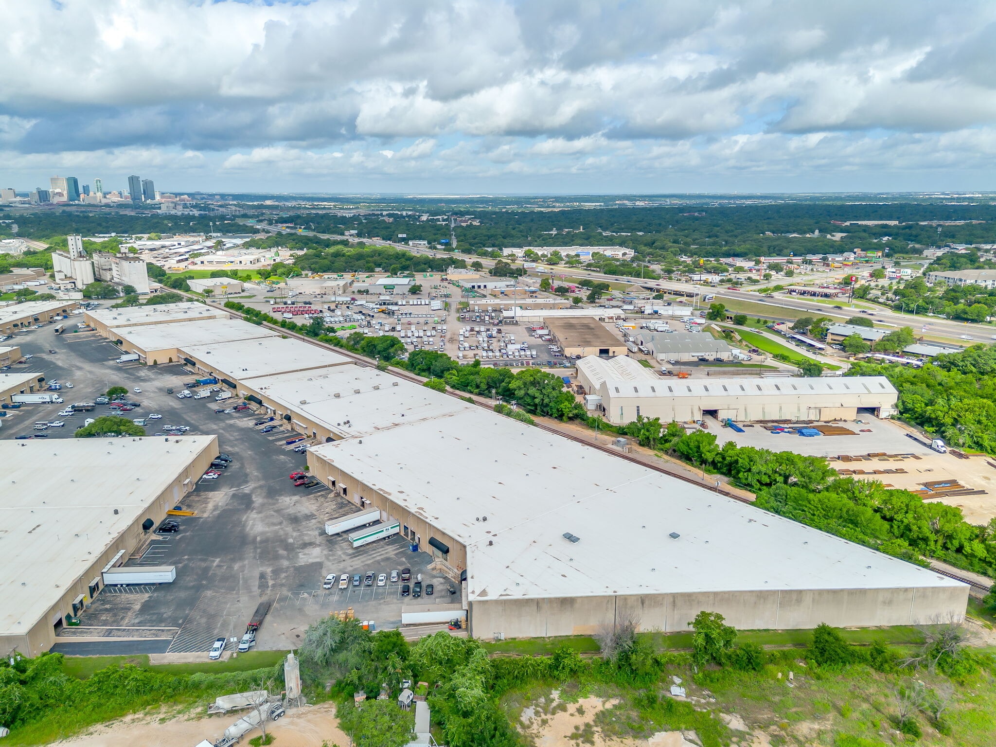 580-586 N Beach St, Fort Worth, TX for Rent
