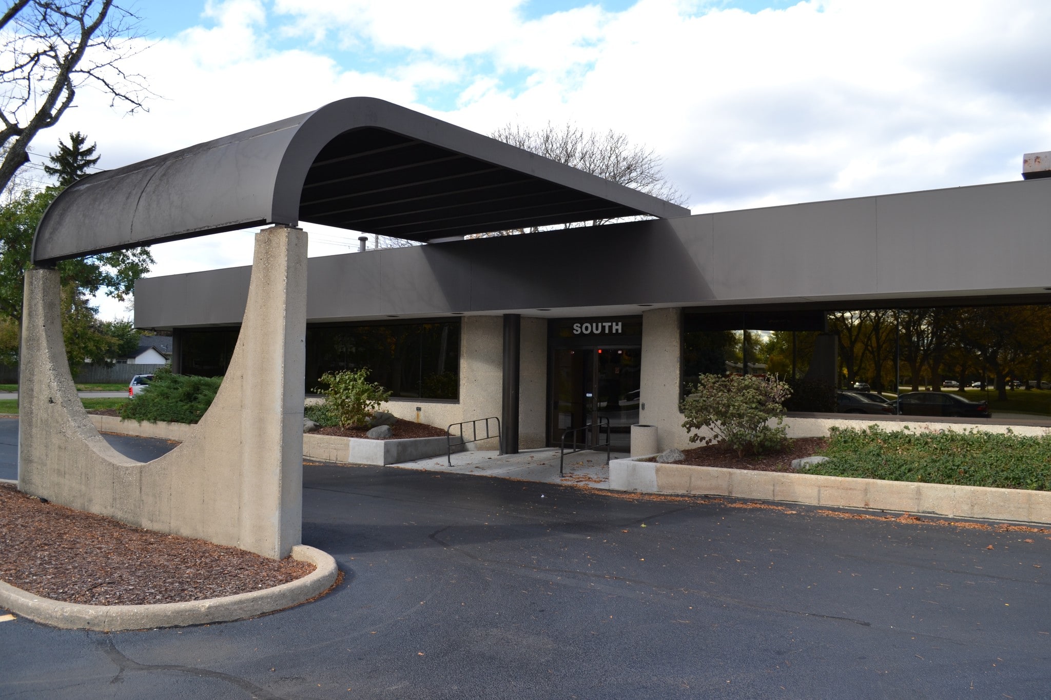 1425 N McLean Blvd, Elgin, IL for Sale