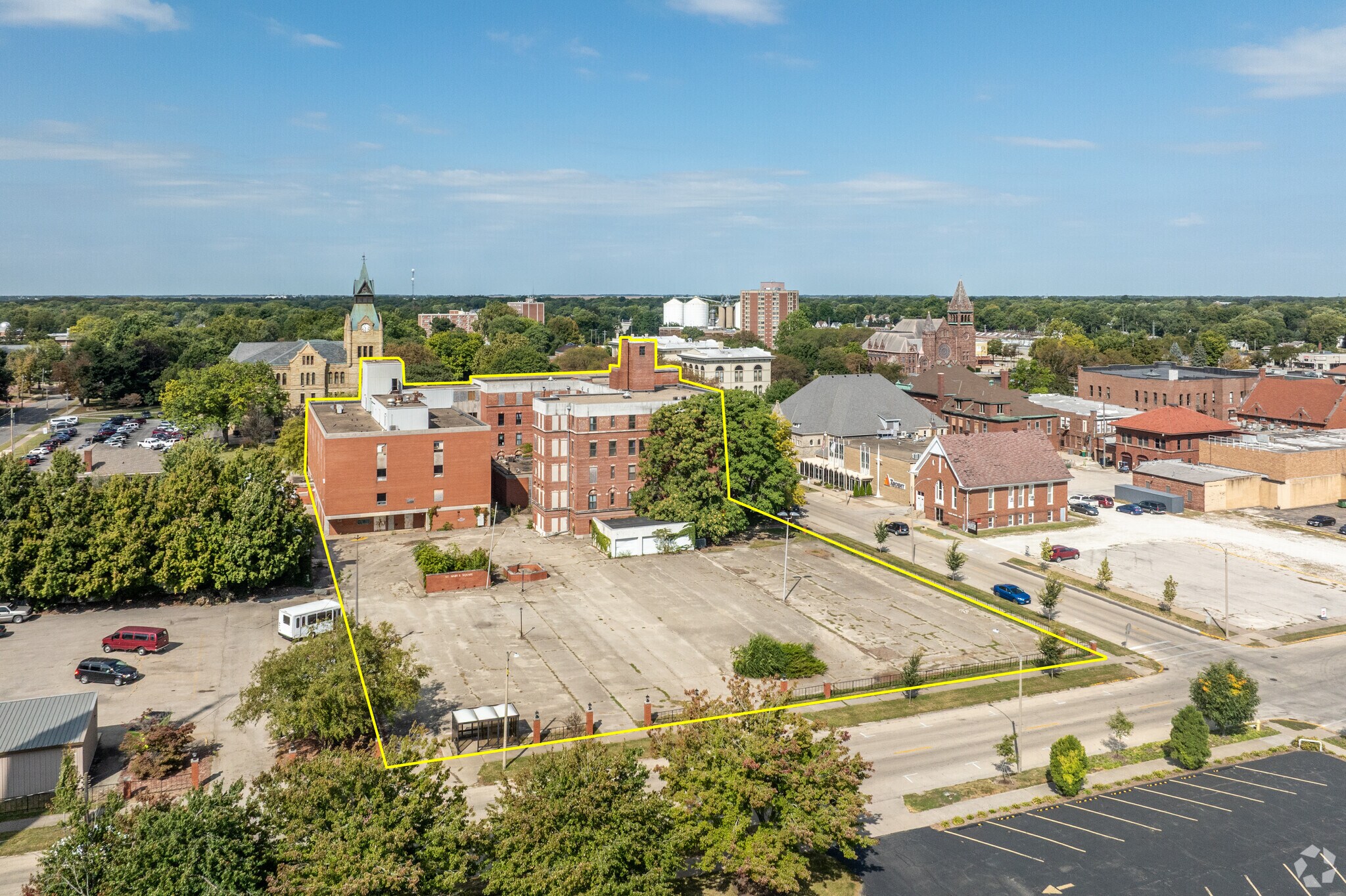 239 S Cherry St, Galesburg, IL for Sale