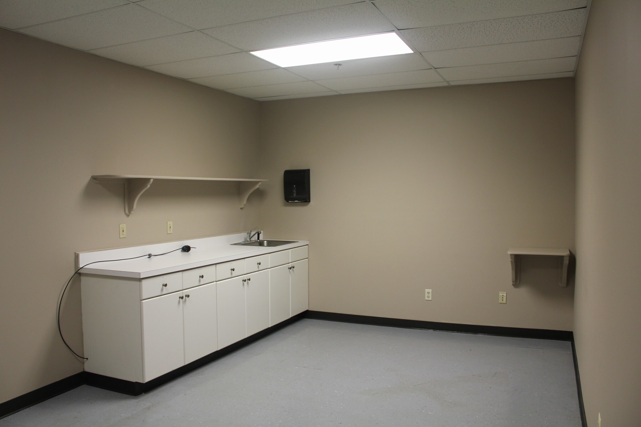 5 Johnson Dr Raritan, NJ 08869 Flex Property for Lease on