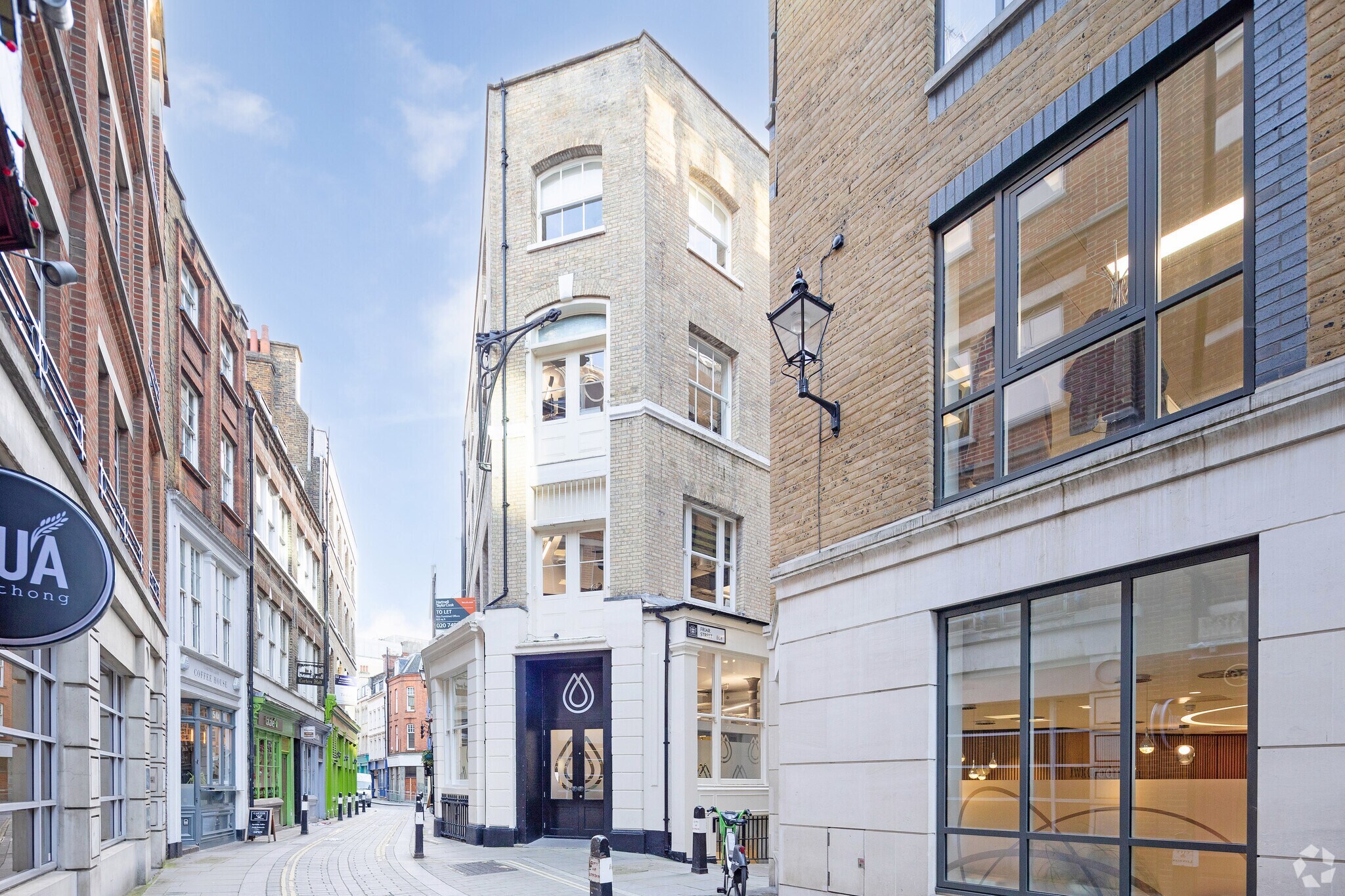 65 Carter Ln, London, LND for Rent