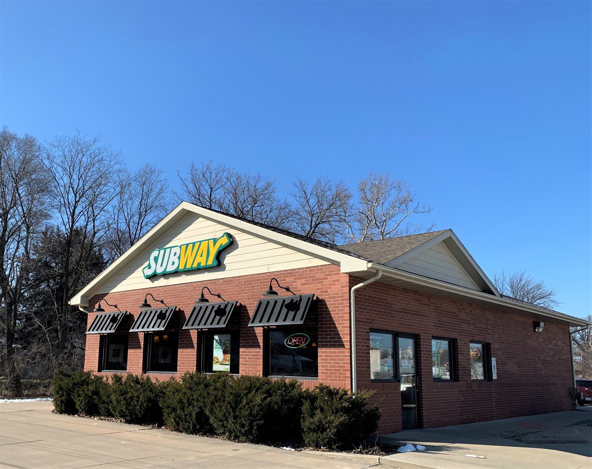 216217 S Center St Forrest, IL 61741 Retail Property for Lease on