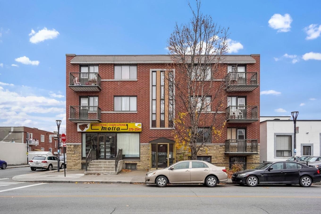 955-957 Rue De Liège O, Montréal, QC for Sale