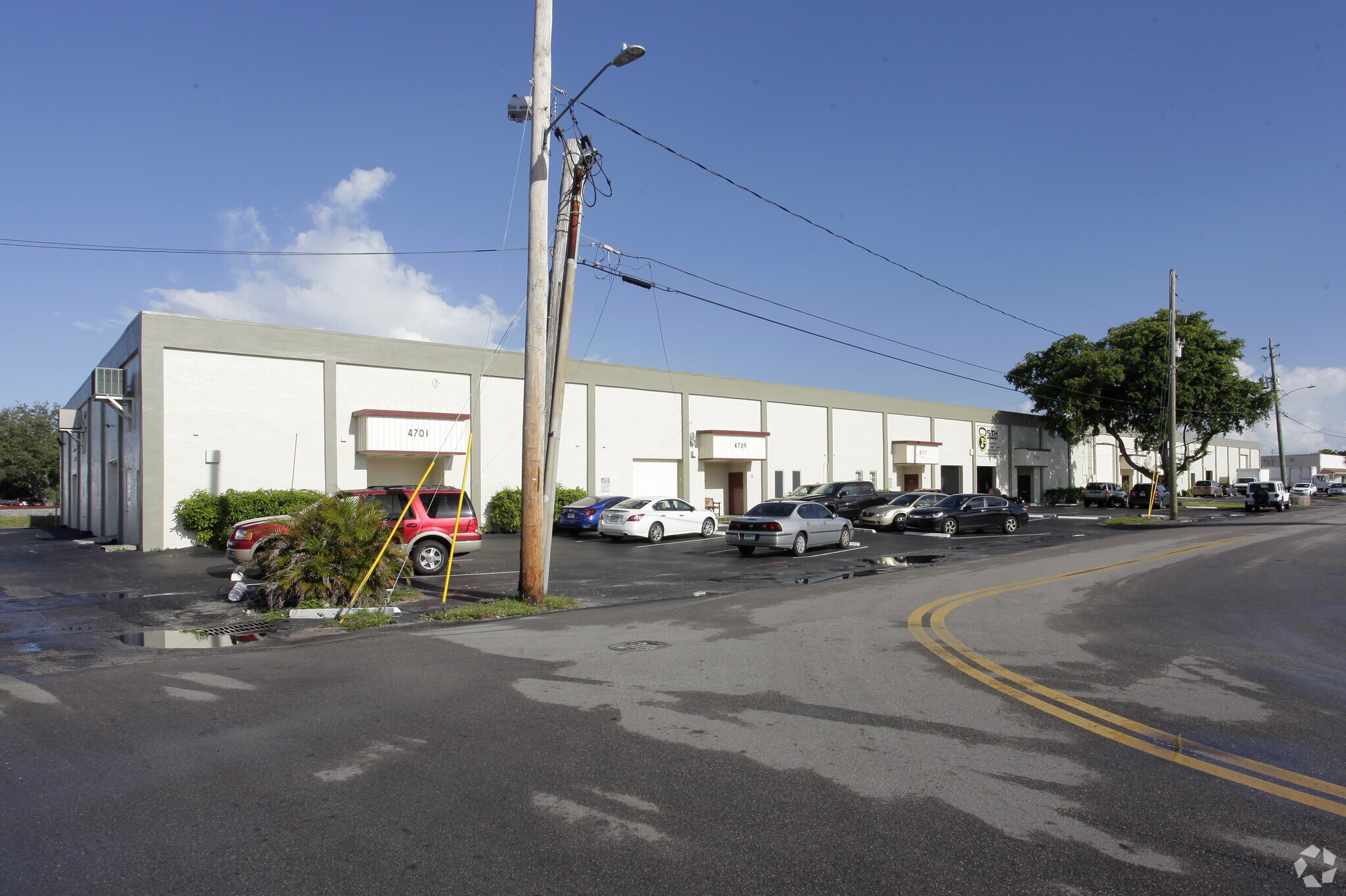 4701-4755 NE 12th Ave, Oakland Park, FL for Rent