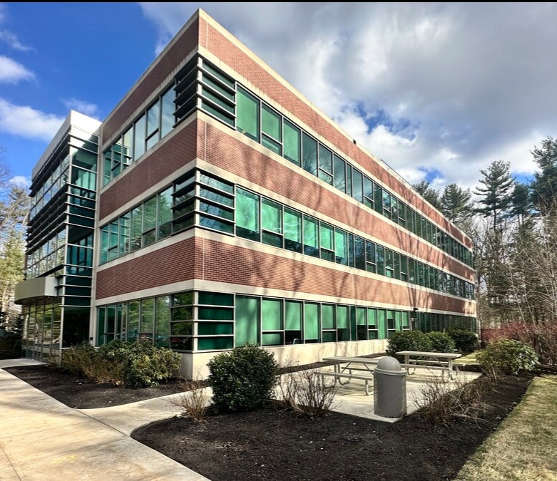 4 Lan Dr, Westford, MA for Rent
