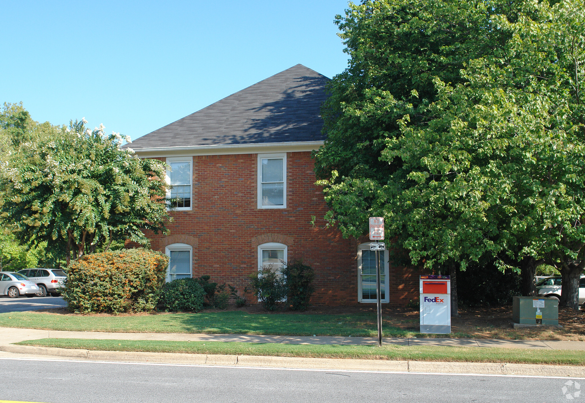 610 Colonial Park Dr, Roswell, GA for Rent