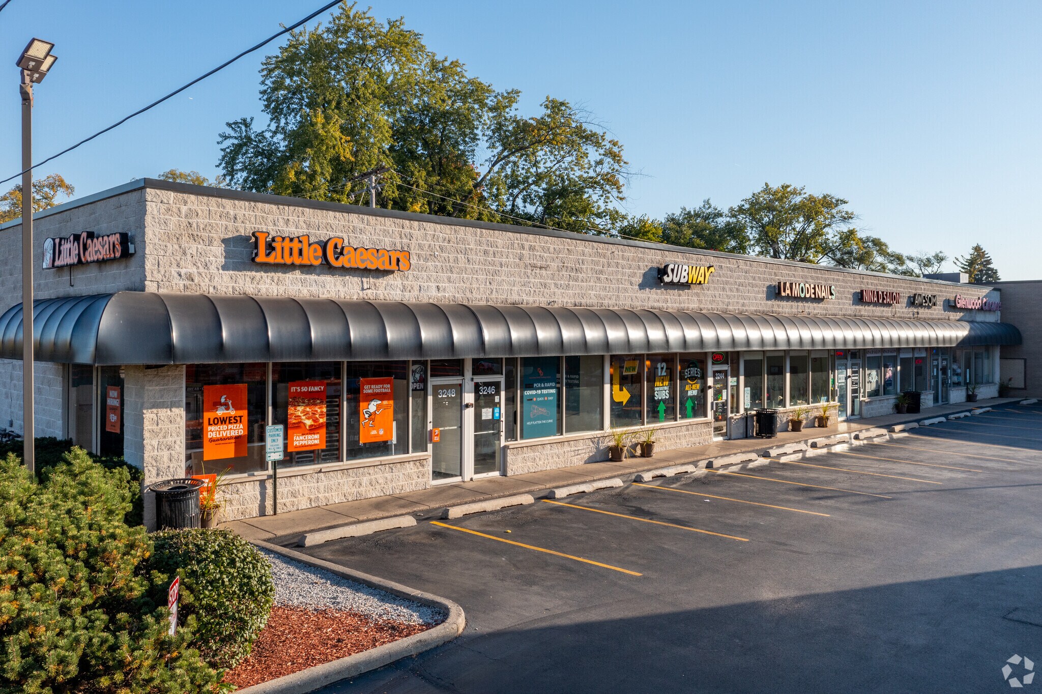 Glenview Rd @ NEC Glenview Rd & Greenwood Rd, Glenview, IL for Rent