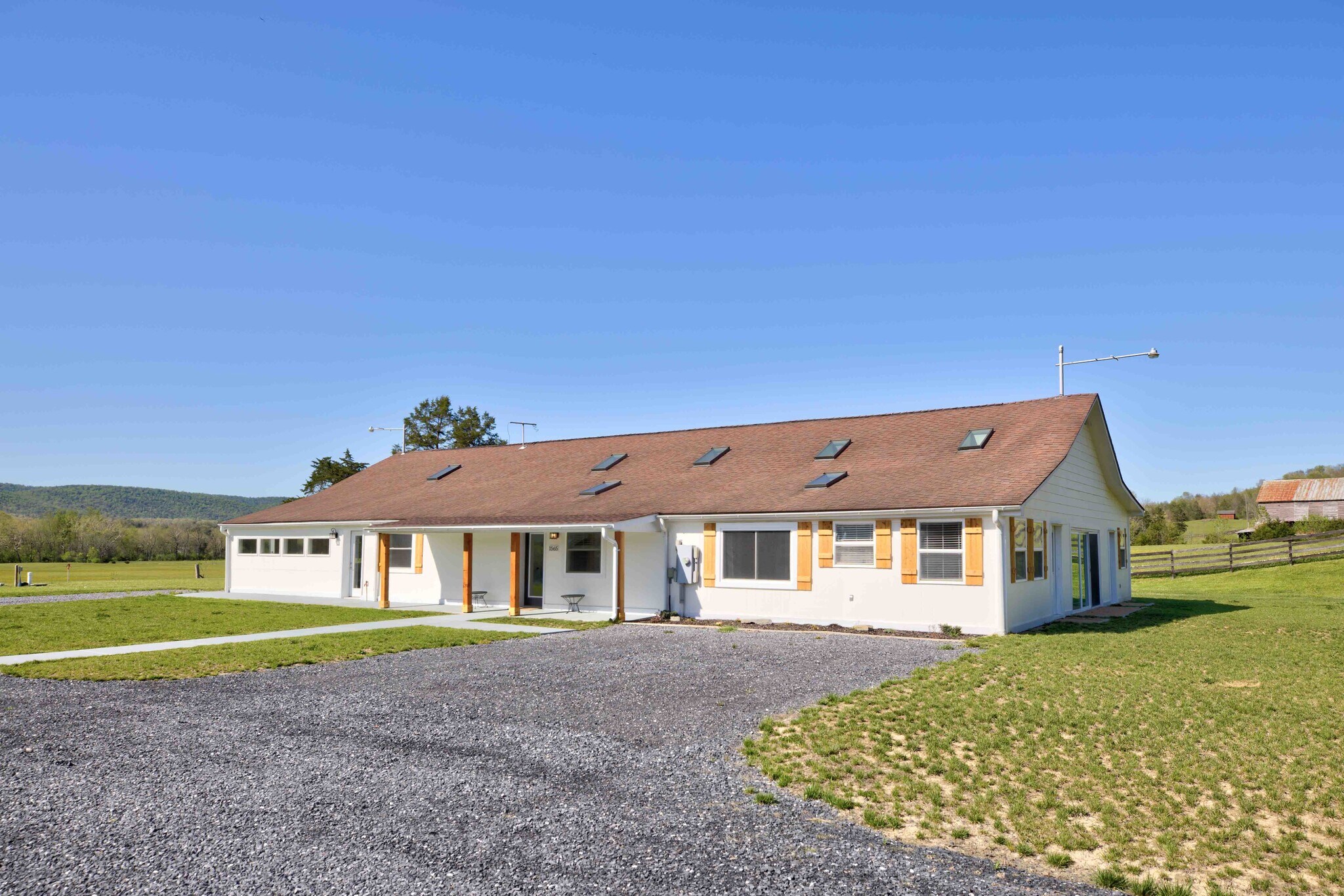 1565 Seven Fountains Rd, Fort Valley, VA for Sale