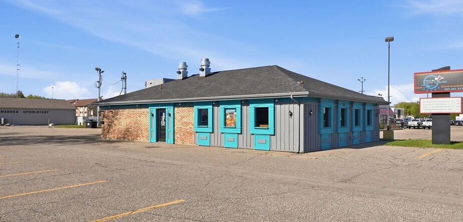 1404 E College Dr, Marshall, MN for Sale