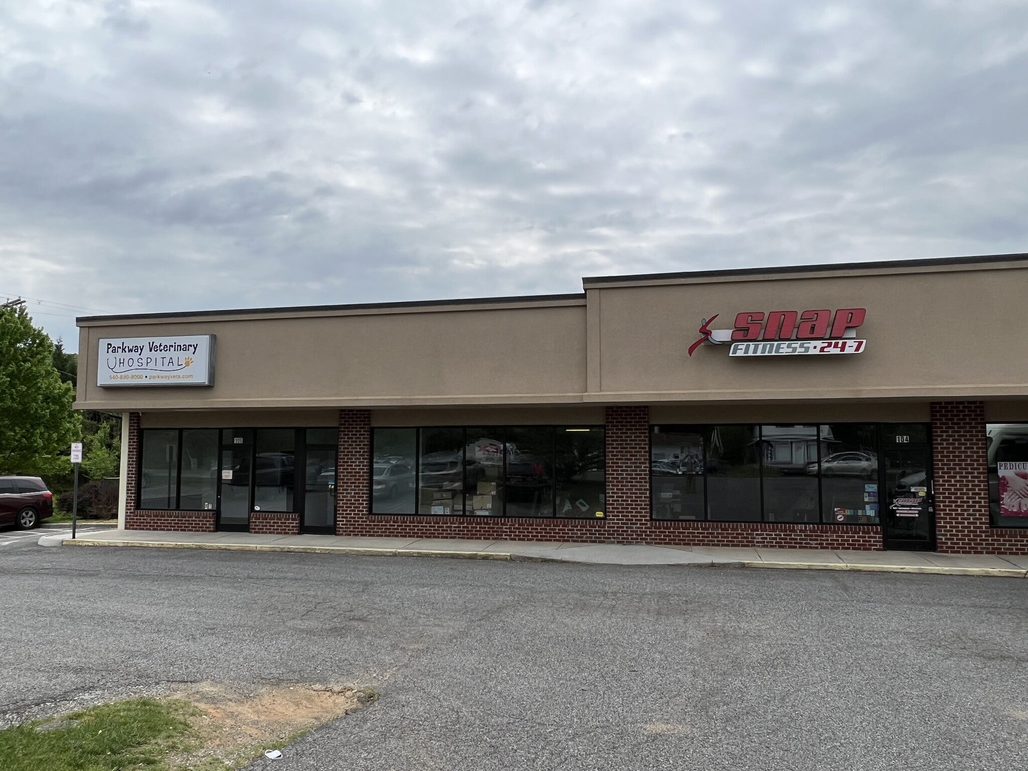 2445 E Washington Ave, Vinton, VA for Rent
