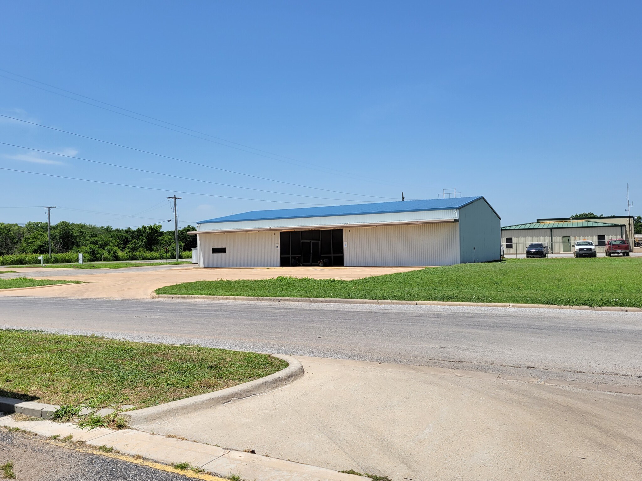 901 SW H Ave Cache, OK 73527 Retail Property for Lease on