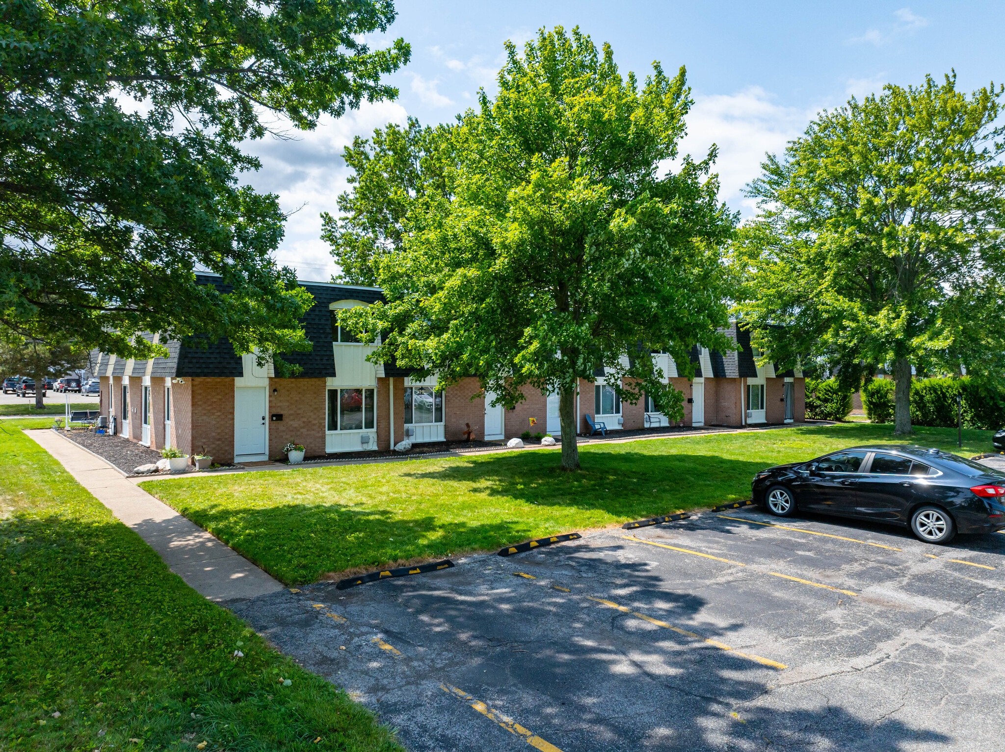 5510 Beavercrest Dr, Lorain, OH for Sale