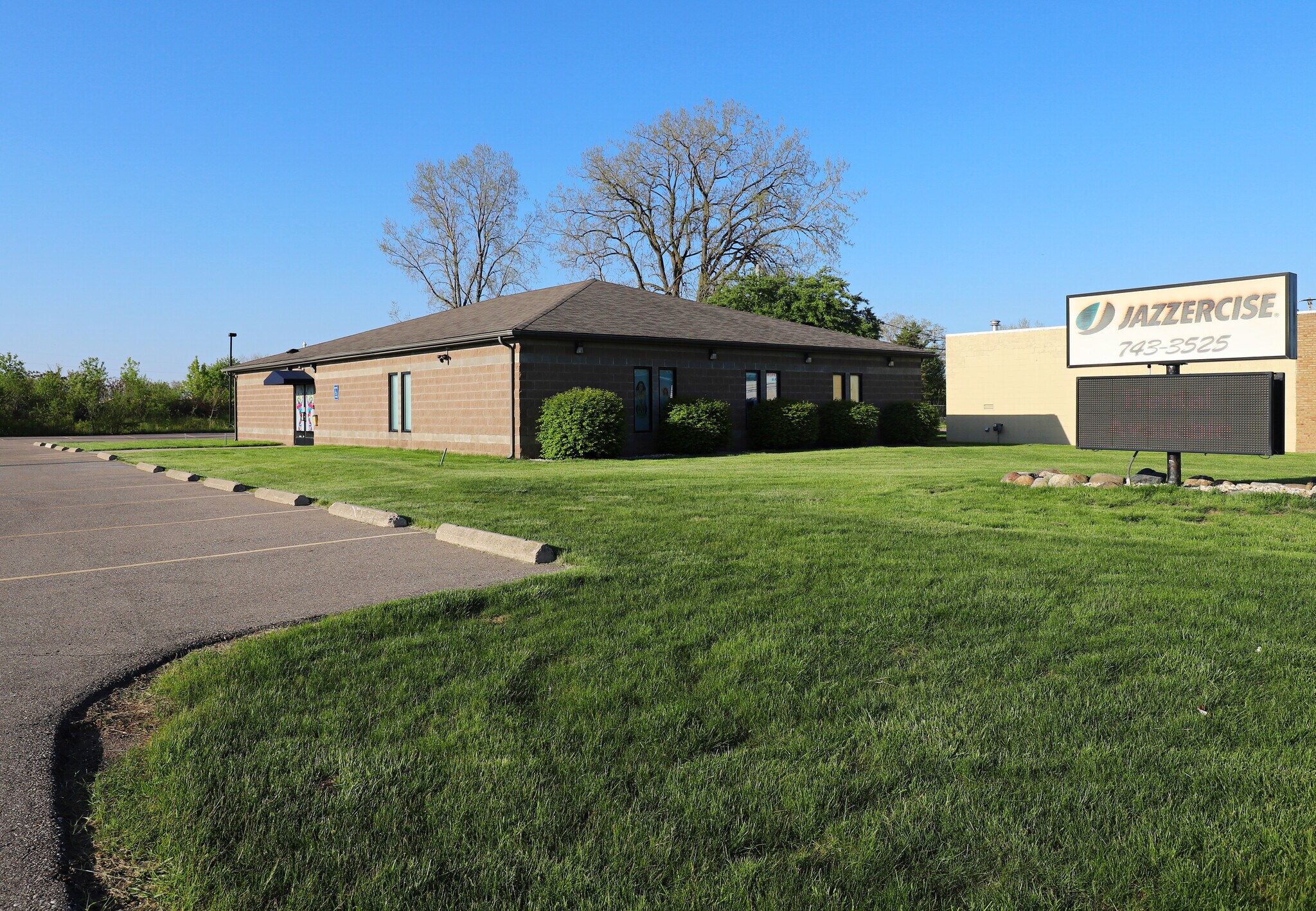 3525 E Court St, Flint, MI for Sale