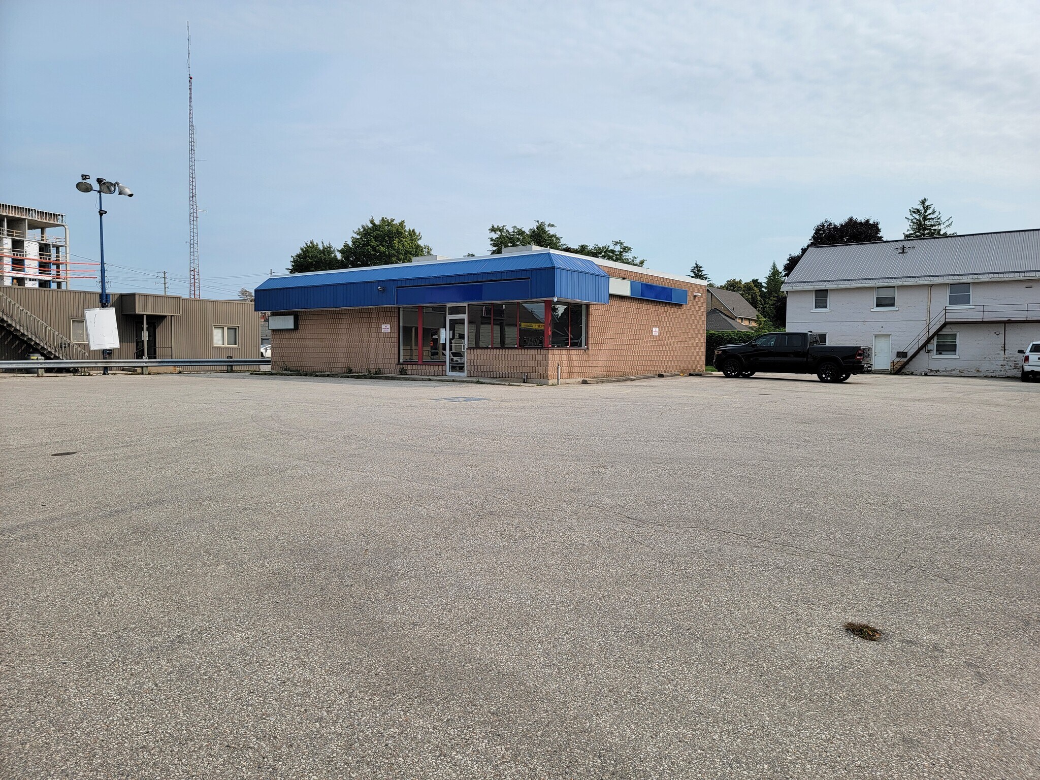 189 10th St, Hanover, ON for Rent