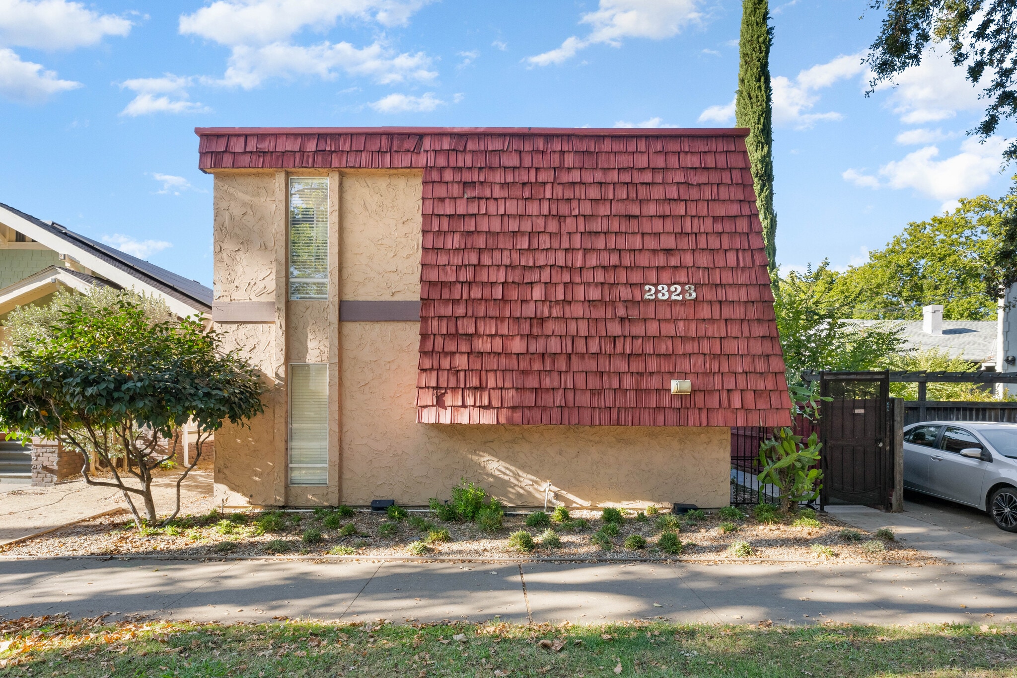 2323 W St, Sacramento, CA for Sale