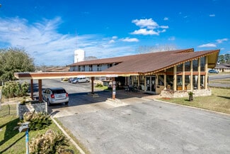 Gonzales, TX Hospitality - 3307 US Highway 90A E