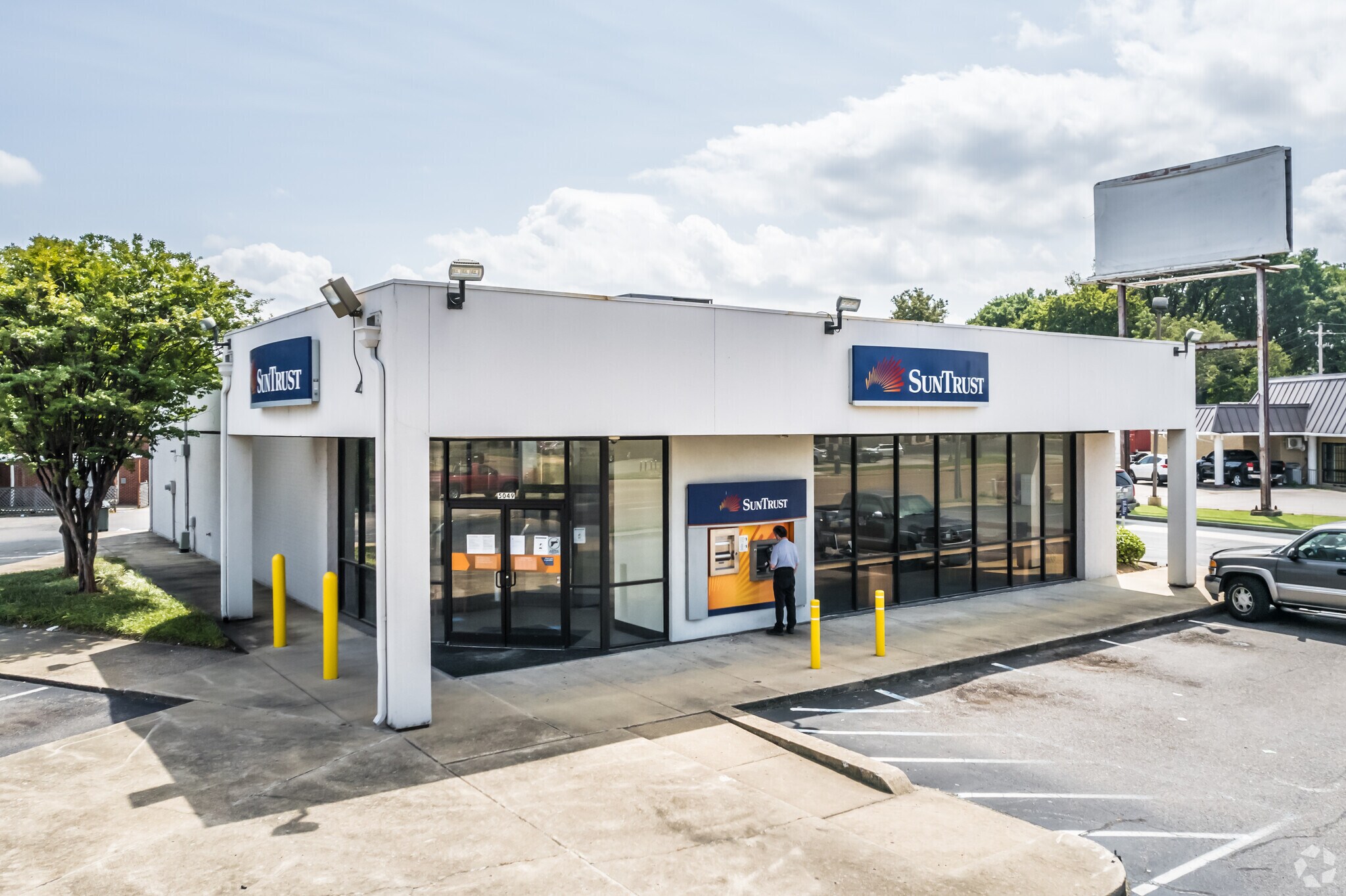 5049 Summer Ave, Memphis, TN for Sale
