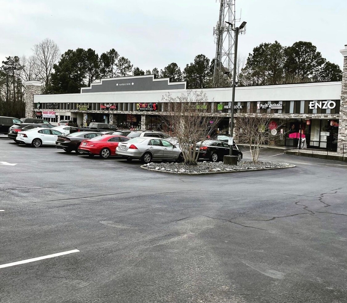 8540 Roswell Rd Atlanta, GA 30350 Shopping Center Property for Lease