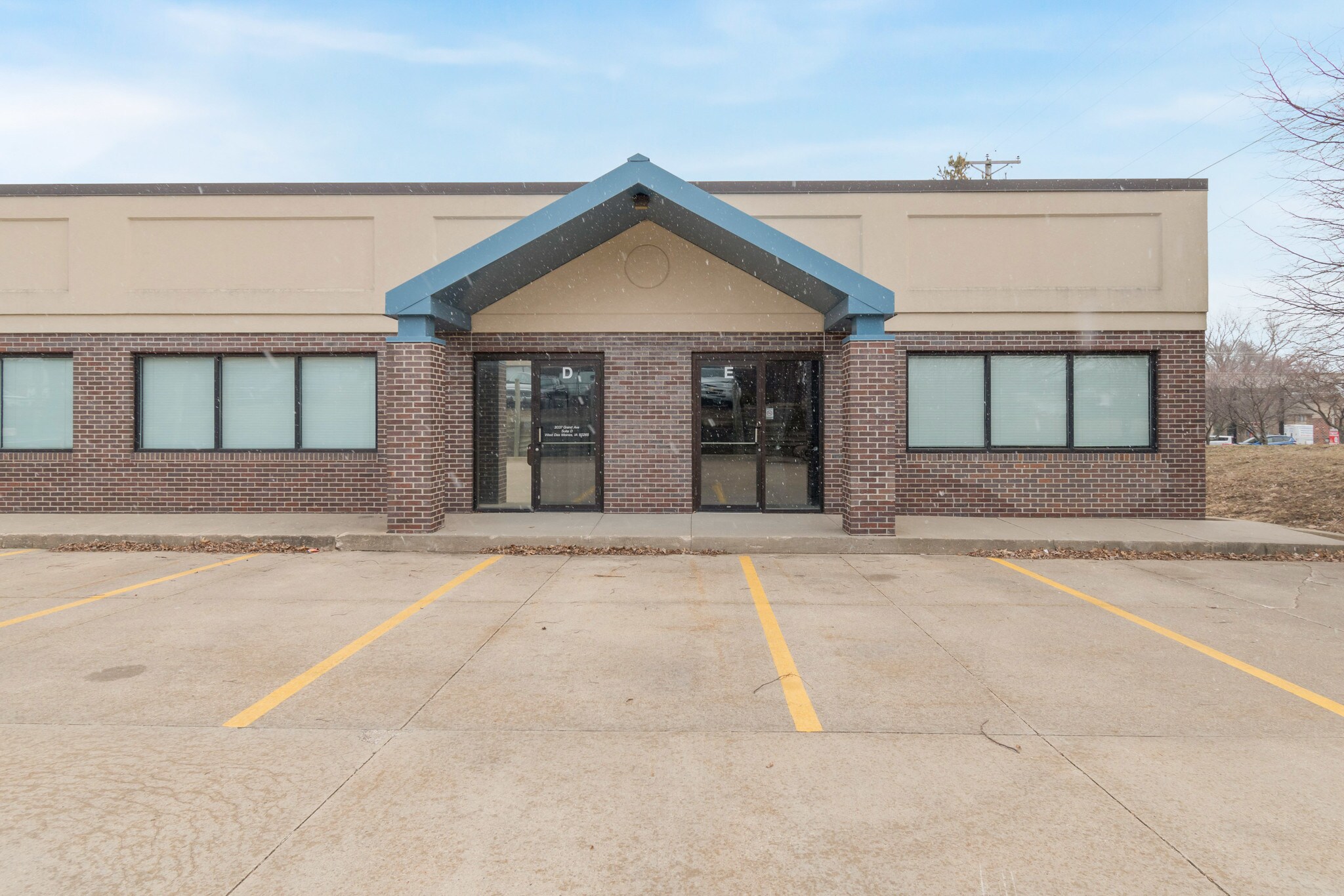 2037 Grand Ave, West Des Moines, IA for Rent
