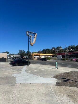 La Mesa, CA Retail - 7190 University Ave