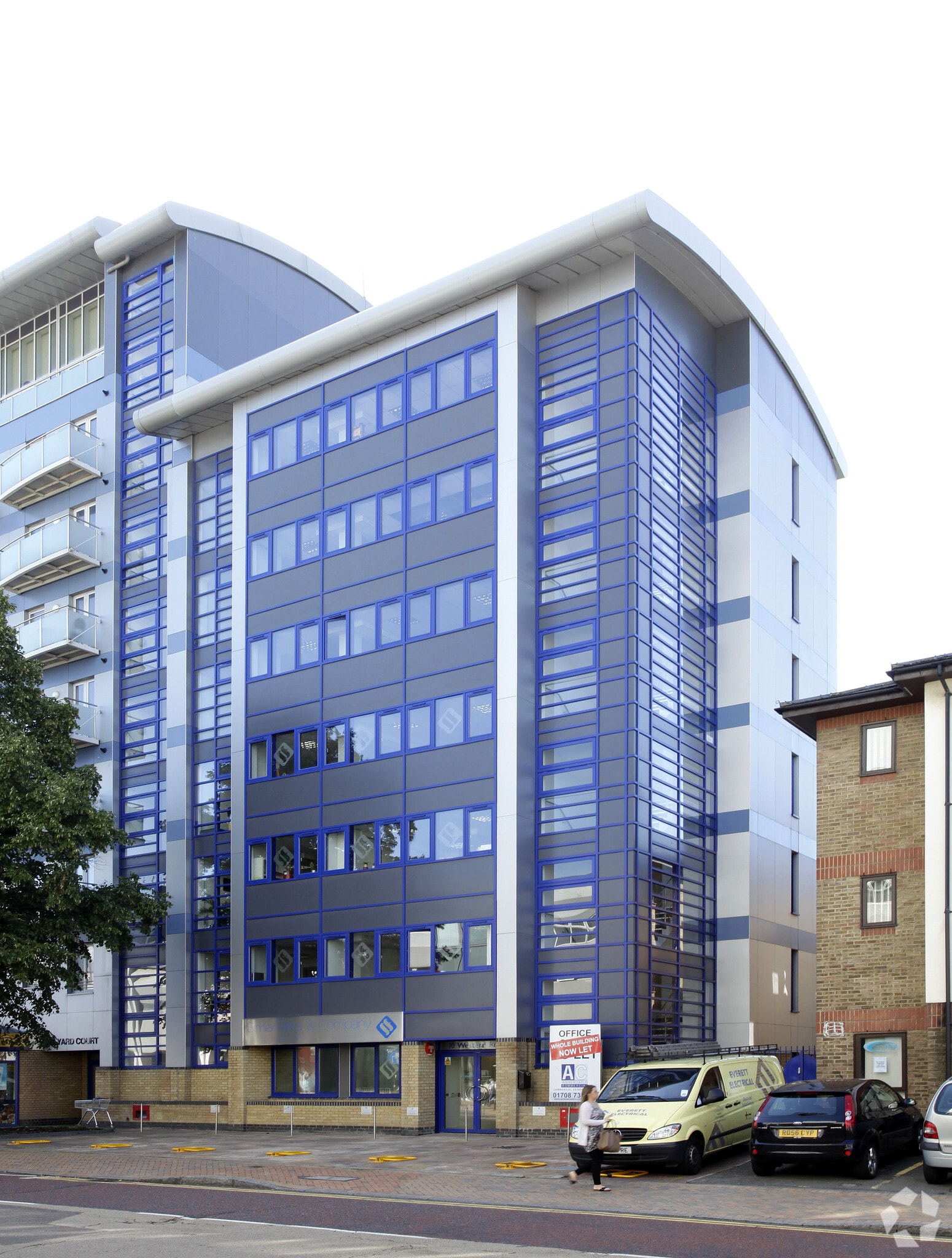10 Western Rd, Romford, LND for Rent