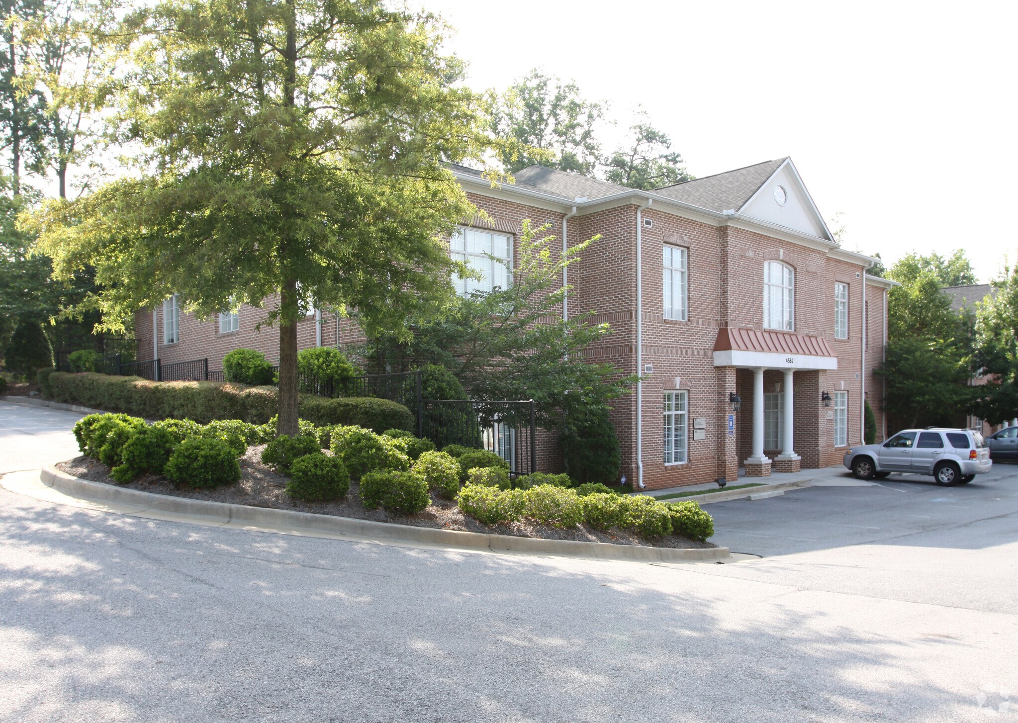 4562 Lawrenceville Hwy, Lilburn, GA for Rent