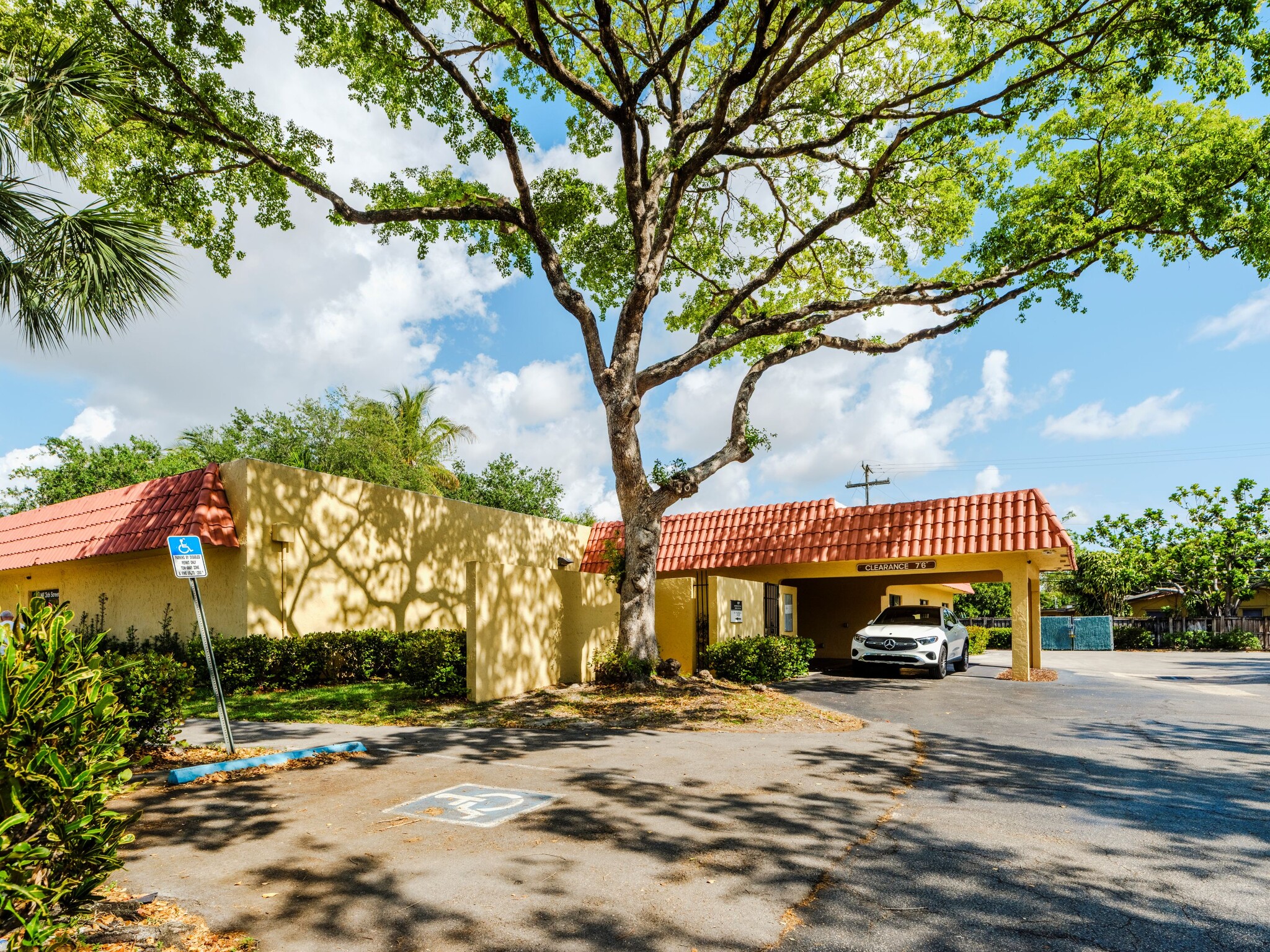 1821 NE 25th St, Lighthouse Point, FL for Sale