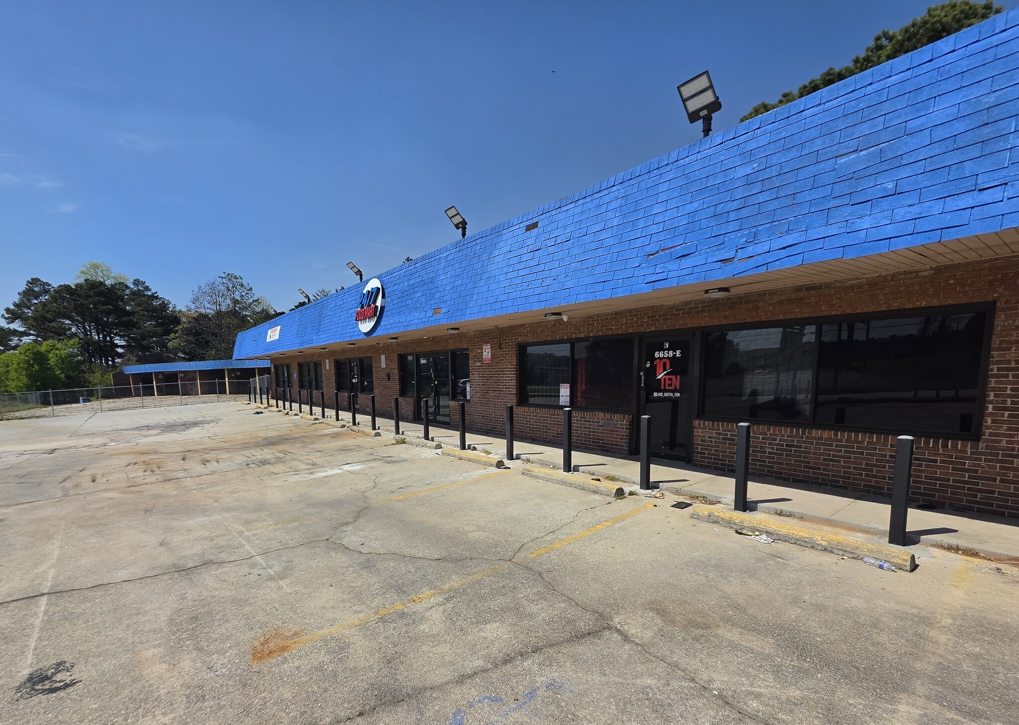6658 Hillandale Dr, Lithonia, GA for Rent